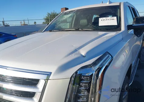 2017 Cadillac Escalade Luxury z USA, uszkodzony, nr VIN 1GYS3BKJ7HR139836